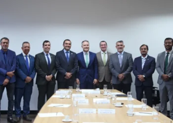 Durante o encontro, o governador também tratou da construção do anel viário no município de Axixá do Tocantins, uma das regiões diretamente impactadas com o aumento no tráfego de veículos pesados;