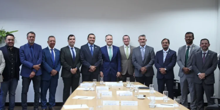 Durante o encontro, o governador também tratou da construção do anel viário no município de Axixá do Tocantins, uma das regiões diretamente impactadas com o aumento no tráfego de veículos pesados;