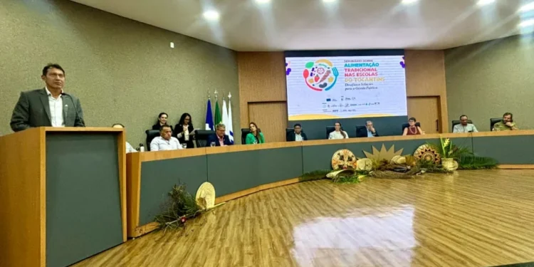 Secretário Paulo Xerente (SEPOT) ressalta a importância do programa Catrapovos para que os estudantes indígenas e quilombolas tenham acesso à alimentação tradicional - Crédito Julyana Aires