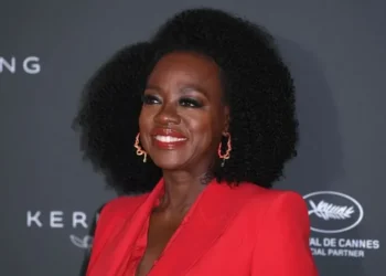 Viola Davis participa de sessão de fotos antes das palestras de "Women in Motion" no Majestic Hotel em 19 de maio de 2022 em Cannes, França • Joe Maher/Getty Images
