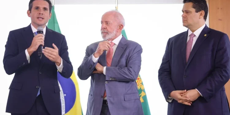 Lula aparece com Hugo e Alcolumbre no Planalto em gesto de reaproximação