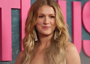 Isabela Ferrer na première de "É Assim Que Acaba" em Nova York • Cindy Ord/Getty Images