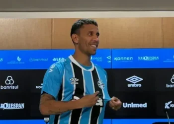 Marcos Rocha assinou com o Grêmio até o fim de 2026 • Nikolas Mondadori/Itatiaia