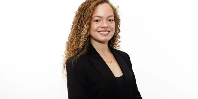 Brasileira conquista vaga em mestrado de elite na China com bolsa