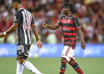 O nigeriano Shola em ação na partida entre Flamengo e Atlético-MG, pelo Brasileirão, no Maracanã  • Marcelo Cortes / Flamengo