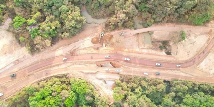 Ponte antiga sobre córrego Água Fria é demolida para construção de novo acesso à região norte