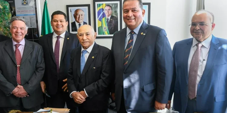 Senador Eduardo Gomes homenageia Siqueira Campos, que completaria 97 anos: “Seu legado segue vivo”