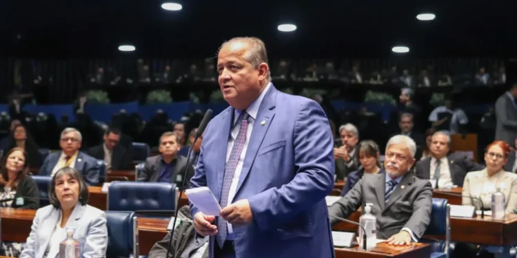 Vice-presidente do Senado, Eduardo Gomes participa da primeira entrega da Comenda Santa Dulce dos Pobres