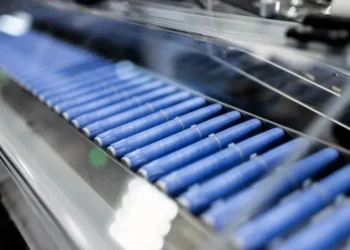 Canetas de injeção como essas são usadas para dispensar os novos medicamentos populares para perda de peso • Carsten Snejbjerg/Bloomberg/Getty Images