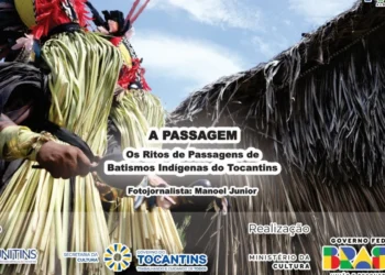O projeto cultural "A PASSAGEM – Os Ritos de Passagem de Batismos Indígenas do Tocantins" apresenta uma abordagem inovadora para documentar e preservar as tradições ancestrais dos povos originários tocantinenses. Realizado com recursos da Política Nacional Aldir Blanc/PAAR 2024, por meio do Ministério da Cultura e operacionalizado pela Secretaria da Cultura do Tocantins, o projeto resulta em uma exposição fotográfica que descreve três tipos de batismo indígena: Hetohoky, Hèrèrawo e Ketuwayê, composta por 15 imagens e cinco fotolivros que retratam a profundidade espiritual e social desses rituais.

Por meio de uma metodologia fotoetnográfica, o projeto documenta cerimônias de batismo realizadas por povos indígenas do Tocantins, evidenciando a importância social e espiritual desses ritos milenares. Os ritos de passagem representam momentos de reconexão com as origens, em que os participantes recebem novos nomes que refletem sua personalidade e função dentro da estrutura comunitária.

A documentação vai além do registro histórico: busca sensibilizar a sociedade sobre a riqueza cultural indígena e combater preconceitos por meio da educação visual. O material produzido oferece contribuições valiosas para a antropologia visual e constitui um registro detalhado das práticas sociais, religiosas e culturais dos povos originários do Tocantins.

O projeto visa fortalecer o reconhecimento dos povos indígenas tocantinenses, validando suas práticas ancestrais e promovendo maior compreensão sobre a diversidade cultural brasileira. A iniciativa representa uma importante ferramenta para o diálogo intercultural e para a preservação do patrimônio imaterial nacional.

⸻

Cronograma de lançamento
* Pré-lançamento: 9 de agosto de 2025, no Campus da Unitins em Augustinópolis
* Lançamento oficial: 9 de setembro de 2025, no Campus da Unitins em Palmas
* Itinerância: Diversas cidades do estado do Tocantins

Para mais informações:
Manoel Junior
Produtor Cultural e Fotógrafo do Projeto
Contato: (63) 9 9997-4474
E-mail: masant8@yahoo.com.br

texto para redes sociais:

"A PASSAGEM" – Ritos de Batismo Indígenas do Tocantins
Uma exposição fotográfica inédita que mergulha nos rituais Hetohoky, Hèrèrawo e Ketuwayê, valorizando as tradições ancestrais dos povos originários tocantinenses por meio da fotoetnografia.                          
Este projeto foi realizado com recursos da Política Nacional Aldir Blanc/PAAR 2024, com recursos do Ministério da Cultura operacionalizados pela Secretaria da Cultura do Tocantins,

✨ Com 15 imagens e 5 fotolivros, o projeto propõe uma imersão espiritual, social e cultural, fortalecendo o reconhecimento dos povos indígenas e combatendo preconceitos pela educação visual.

🗓️ Pré-lançamento: 9 de agosto | Unitins Augustinópolis
🗓️ Lançamento oficial: 9 de setembro | Unitins Palmas
🛤️ Itinerância: Diversas cidades do Tocantins

📞 Contato: Manoel Junior – (63) 9 9997-4474
📧 masant8@yahoo.com.br

Realização: Política Nacional Aldir Blanc/PAAR 2024 | MinC | Secult-TO