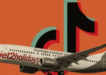 A Jet2 Holidays tornou-se a maior operadora de turismo do Reino Unido, oferecendo "pacotes de férias" com voo e hotel, com traslados incluídos. • Ilustração feita com inteligência artificial