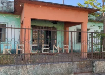 Quanto riso, Ó, quanta alegria, mais de mil palhaços no salão…