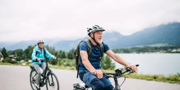 Andar de bicicleta pode ajudar no tratamento de Parkinson, mostra estudo