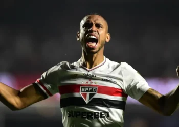 André Silva comemora gol do São Paulo sobre o Atlético Nacional no Morumbis • Reprodução/X @LibertadoresBR