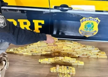 A ação da Polícia Rodoviária Federal (PRF), realizada na segunda-feira, 4 de agosto, resultou na apreensão de barras de ouro em Boa Vista, Roraima • PRF
