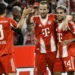 Jogadores do Bayern de Munique comemorando um dos gols da goleada sobre o RB Leipzig pela Bundesliga • Reprodução/X/@FCBayern