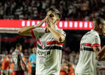 Contudo, nesta segunda-feira (25), a Fifa incluiu na sua lista de transfer ban o São Paulo, pelo não cumprimento dos pagamentos relativos ao jogador paraguaio • Bruno Escolastico/E.Fotografia/Estadão Conteúdo