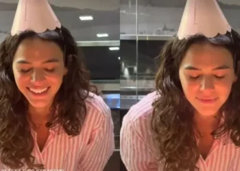 Bruna Marquezine soprou as velinhas no set de "Amor da Minha Vida" • Instagram/Bruna Marquezine