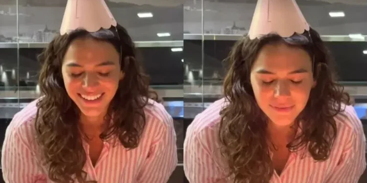 Bruna Marquezine soprou as velinhas no set de "Amor da Minha Vida"  • Instagram/Bruna Marquezine