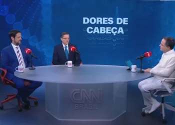 Dr. Roberto Kalil recebe neurologistas Carlos Eduardo Altieri, do Hospital Sírio Libanês, e José Luiz Pedroso, Professor Livre Docente em Neurologia pela UNIFESP  • CNN