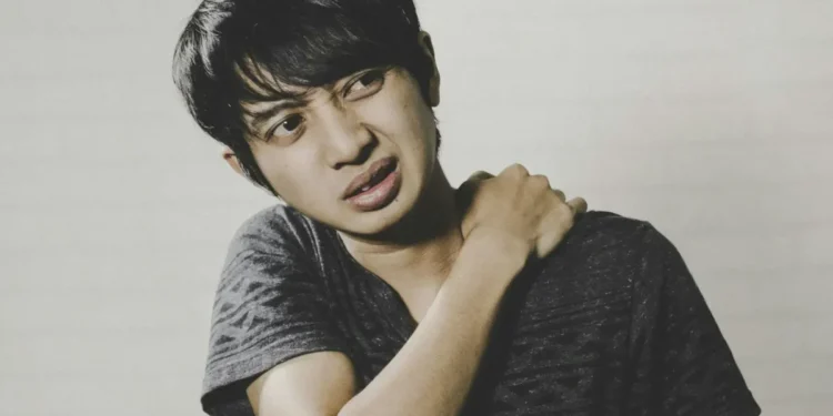 Tensão muscular persistente pode ser proteção do corpo, não apenas rigidez