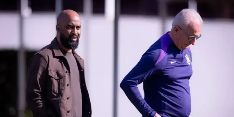 Dorival Júnior e Fabinho Soldado conversam em treino do Corinthians  • Foto: Rodrigo Coca/ Agência Corinthians