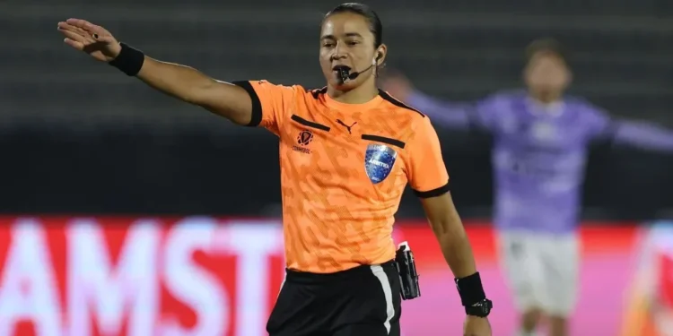 Edina Alves durante a partida entre Mushuc Runa e Independiente del Valle • Franklin Jacome/Agencia Press South/Getty Images