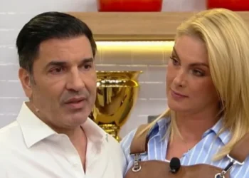 Edu Guedes e Ana Hickmann na volta do apresentador à TV • Reprodução/ RedeTV