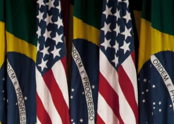 Bandeiras dos Brasil e dos Estados Unidos  • US Embassy/Reprodução