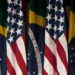 Bandeiras dos Brasil e dos Estados Unidos • US Embassy/Reprodução