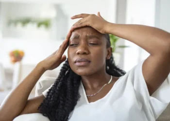 A Organização Mundial da Saúde (OMS) classifica a enxaqueca como a segunda condição mais incapacitante do mundo  • Stefamerpik/Freepik