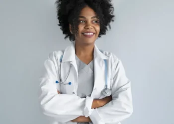 A residência é uma especialização lato sensu com foco em ensino em serviço  • Freepik