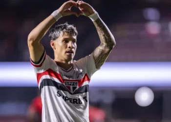 Ferreirinha comemora gol do São Paulo na vitória sobre o Athletico-PR • Riquelve Nata/Sports Press Photo/Getty Images