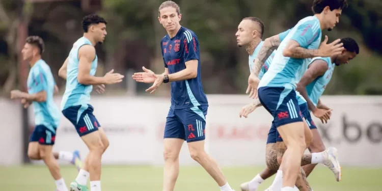 Filipe Luís tem desfalques no Flamengo para jogo da Copa do Brasil  • Foto: Adriano Fontes/Flamengo