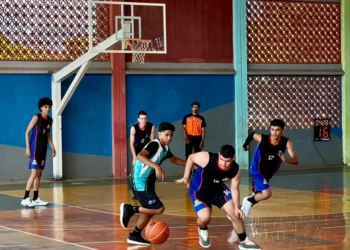 Os estudantes participam das competições nas modalidades coletivas de voleibol, handebol, basquete e futsal