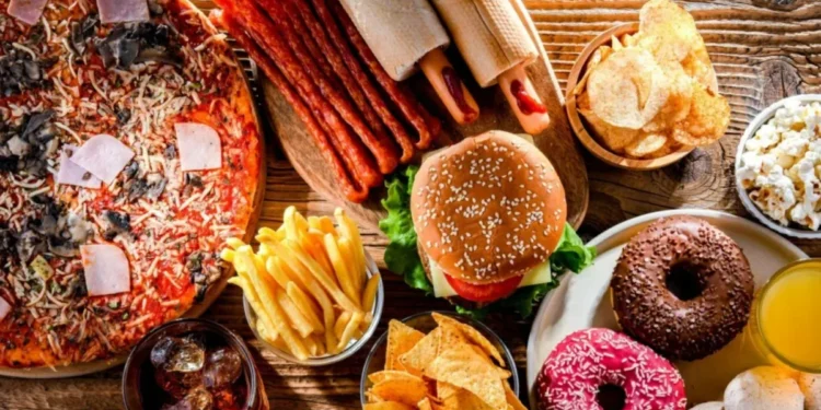 Alimentos ultraprocessados estão relacionados ao maior risco de doenças e ao aumento do peso corporal • monticelllo/GettyImages