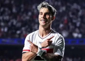 Ferreira comemora gol contra o Athletico • Foto: CAIO DE SOUSA/PERA PHOTO PRESS/ESTADÃO CONTEÚDO