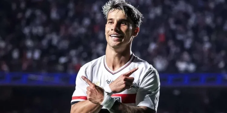 Ferreira comemora gol contra o Athletico • Foto: CAIO DE SOUSA/PERA PHOTO PRESS/ESTADÃO CONTEÚDO