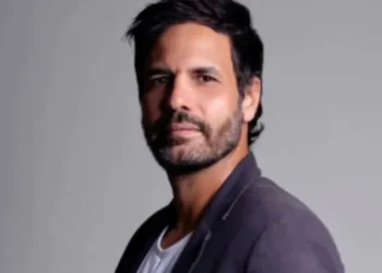 Mauricio Silveira é conhecido por suas participações nas novelas "Cobras & Lagartos" (2006), "Faça Sua História" (2008) e "Insensato Coração" (2011), da TV Globo • Instagram/Mauricio Silveira