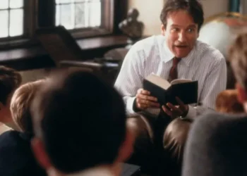 Robin Williams em "Sociedade dos Poetos Mortos" • Divulgação