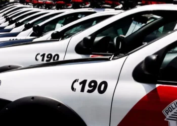 Os ladrões renderam o porteiro, desligaram as câmeras de segurança e abordaram os moradores que chegavam ao local  • Reprodução/ Polícia Militar de São Paulo