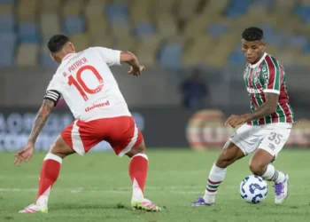 Lance de Fluminense x Internacional, pela Copa do Brasil • LUCAS MERÇON / FLUMINENSE F.C.