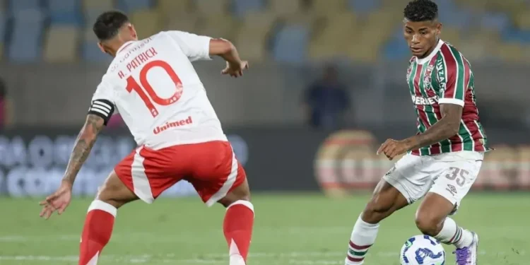 Lance de Fluminense x Internacional, pela Copa do Brasil • LUCAS MERÇON / FLUMINENSE F.C.