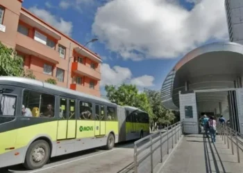 Um funcionário do Transfácil presenciou o ocorrido e tentou alertá-la, mas a usuária entrou em um ônibus e deixou o local antes da chegada do socorro  • Reprodução/Prefeitura de BH