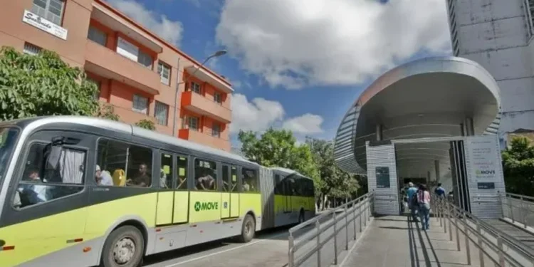 Um funcionário do Transfácil presenciou o ocorrido e tentou alertá-la, mas a usuária entrou em um ônibus e deixou o local antes da chegada do socorro  • Reprodução/Prefeitura de BH