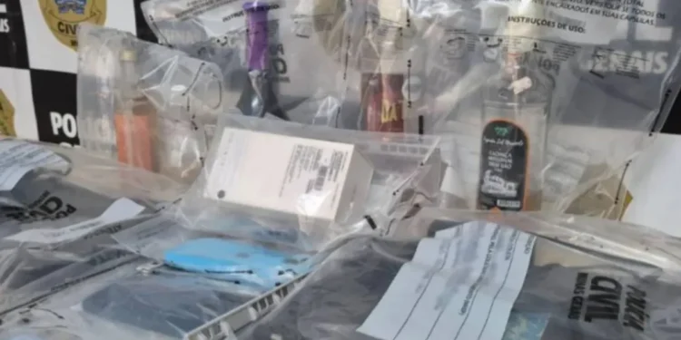 A ação resultou na apreensão de celulares, notebooks e bebidas alcoólicas, que serão submetidos à perícia técnica  • Reprodução/PCMG