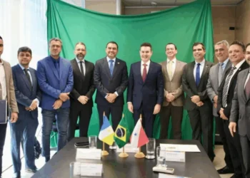 Em agenda com ministro das Cidades, Jader Barbalho Filho, para ampliação do Minha Casa Minha Vida. Créditos: Thiago Cruz/Governo do Tocantins