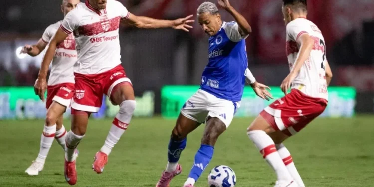 Lance de CRB x Cruzeiro, pela Copa do Brasil • Foto: Rafael Vieira/Cruzeiro