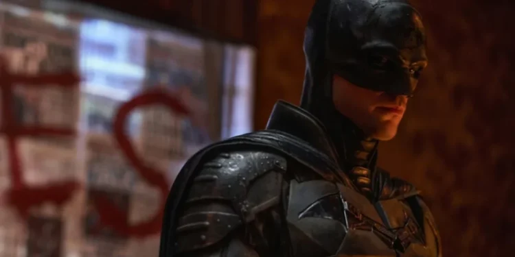 Robert Pattinson interpreta Bruce Wayne na nova versão do herói • Reprodução/Warner Bros.