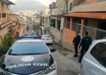 Agentes da Polícia Civil estão nas ruas para prender integrantes de organização criminosa ligados ao aplicativo de transporte do Comando Vermelho  • Reprodução PCERJ